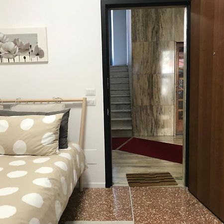 Studio 25 Apartment - Near Metro M3 Milan Bagian luar foto