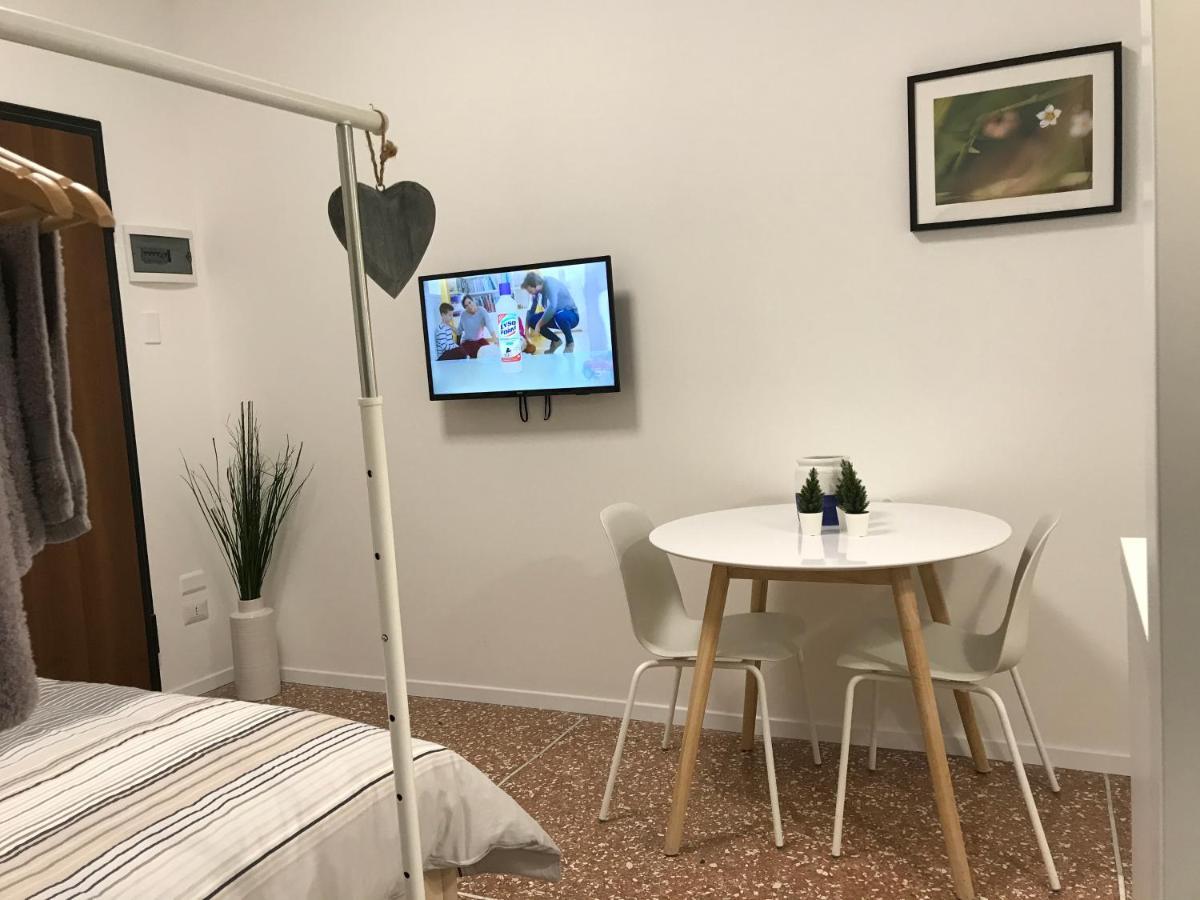 Studio 25 Apartment - Near Metro M3 Milan Bagian luar foto