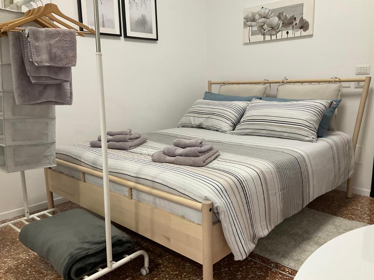 Studio 25 Apartment - Near Metro M3 Milan Bagian luar foto