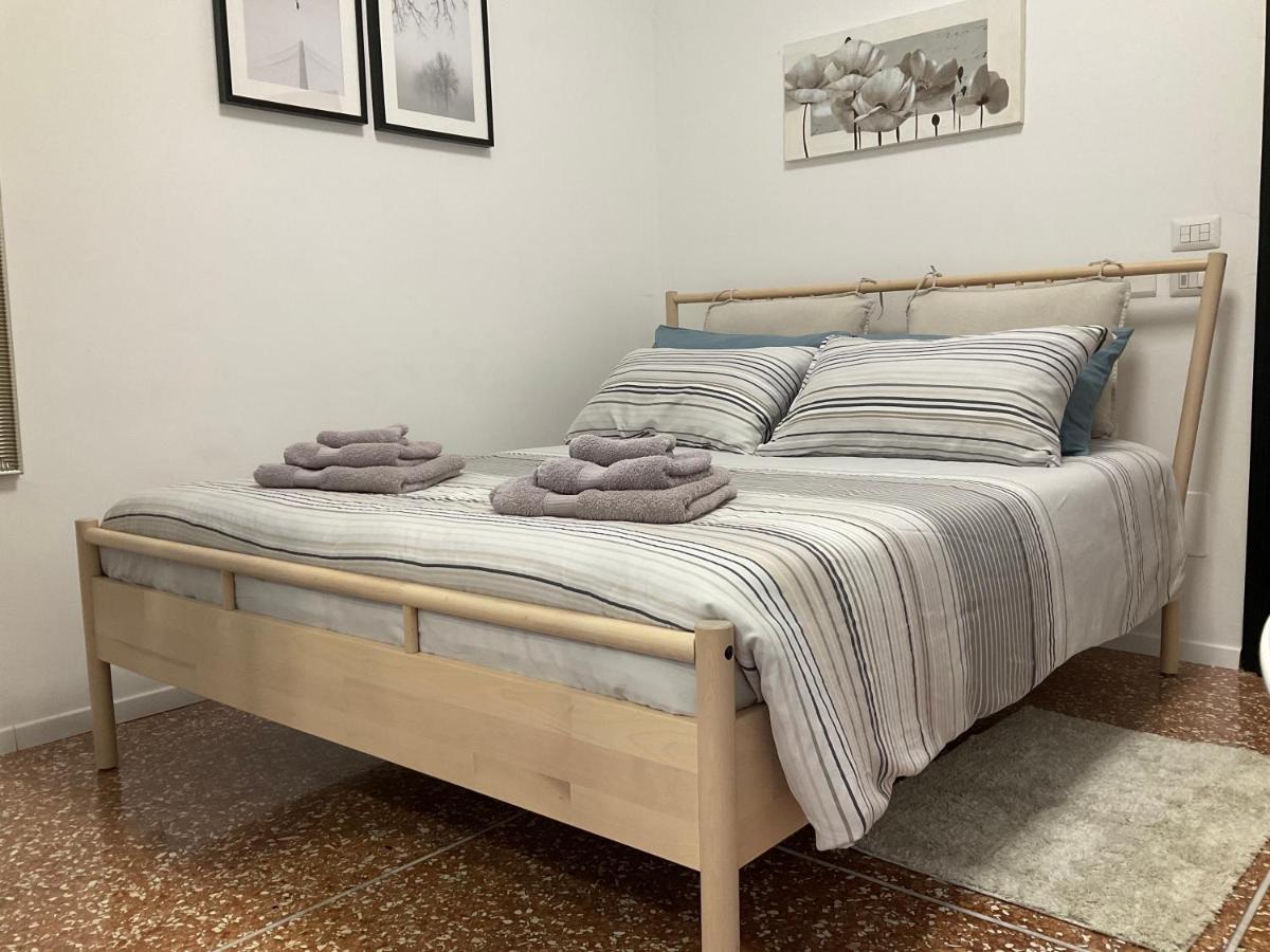 Studio 25 Apartment - Near Metro M3 Milan Bagian luar foto