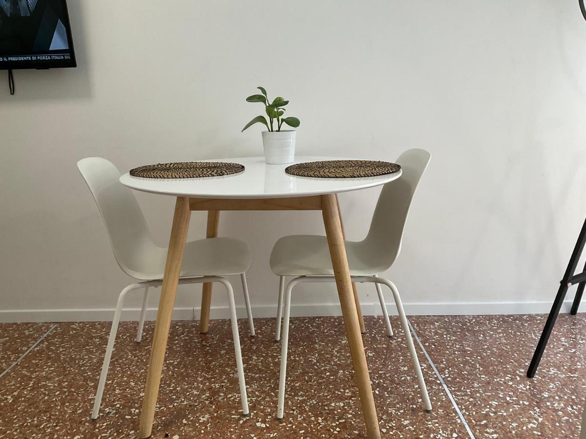 Studio 25 Apartment - Near Metro M3 Milan Bagian luar foto