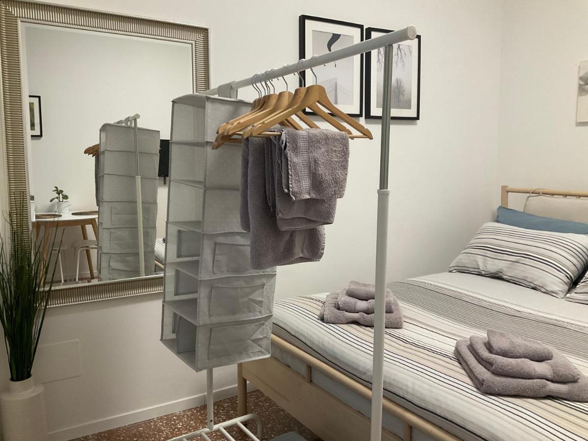 Studio 25 Apartment - Near Metro M3 Milan Bagian luar foto