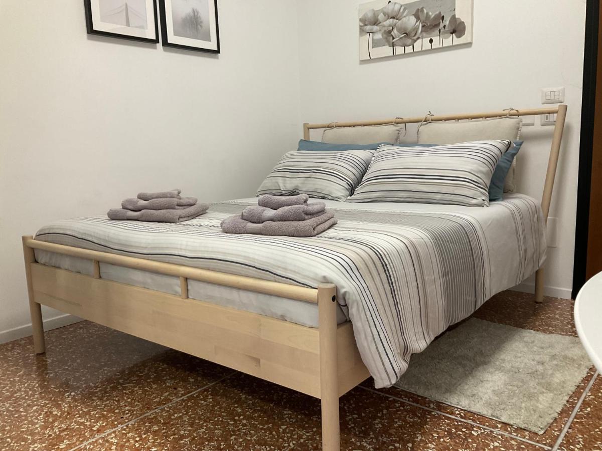 Studio 25 Apartment - Near Metro M3 Milan Bagian luar foto