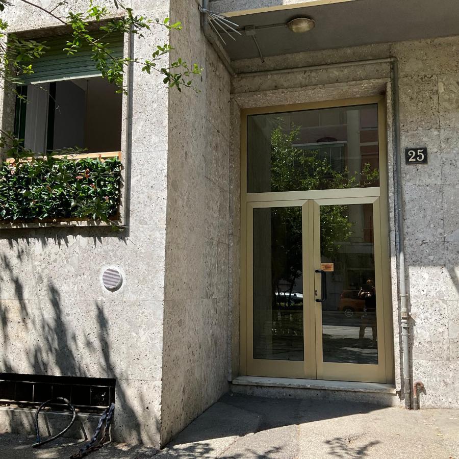 Studio 25 Apartment - Near Metro M3 Milan Bagian luar foto