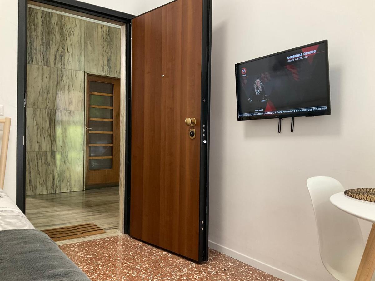 Studio 25 Apartment - Near Metro M3 Milan Bagian luar foto