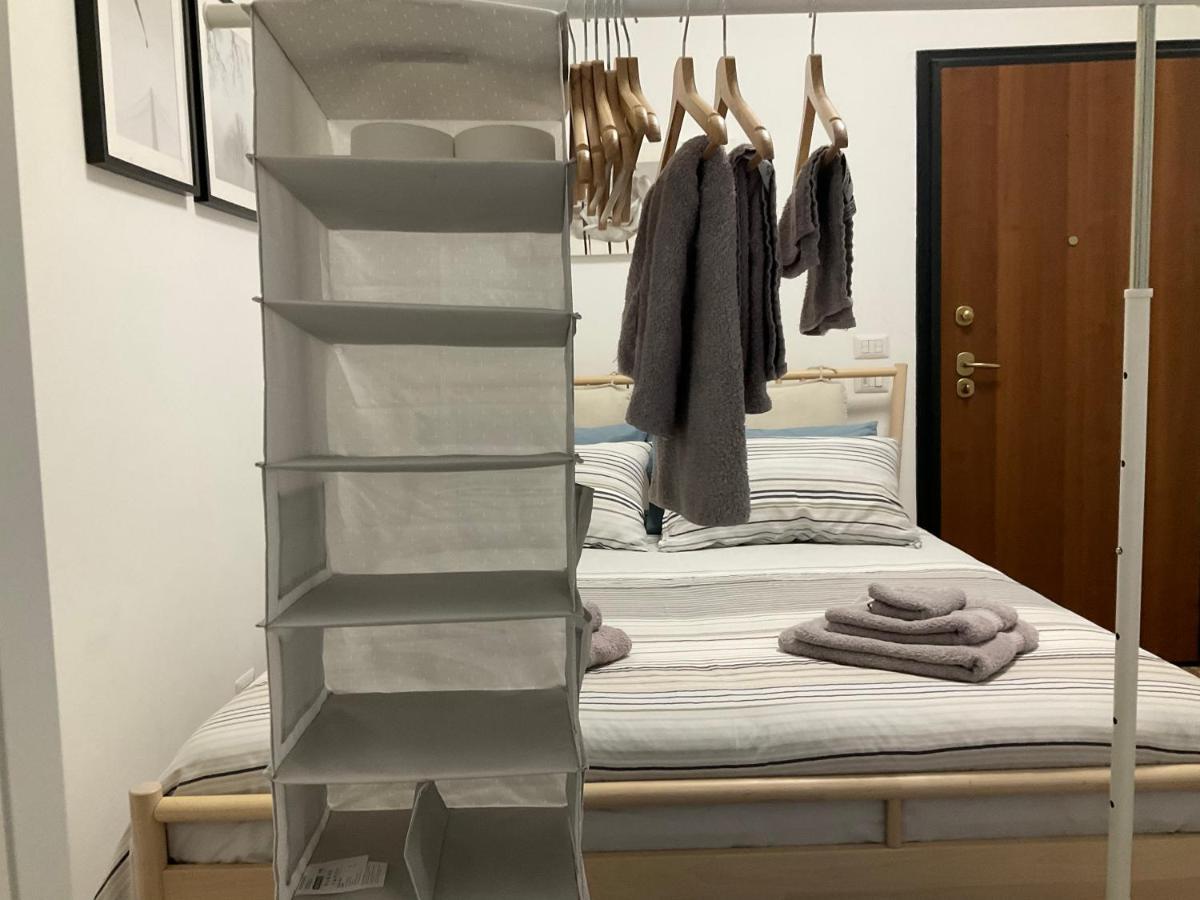 Studio 25 Apartment - Near Metro M3 Milan Bagian luar foto