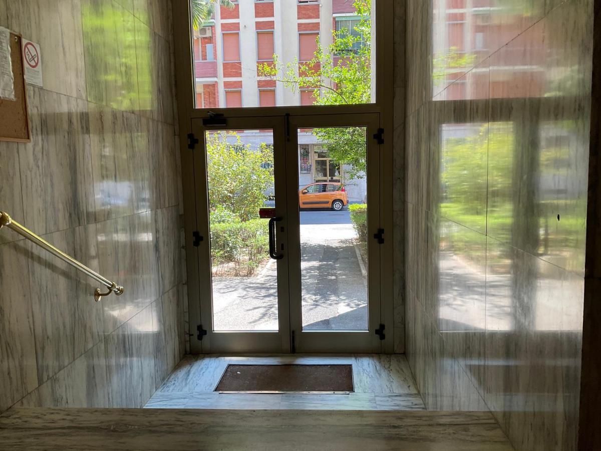 Studio 25 Apartment - Near Metro M3 Milan Bagian luar foto