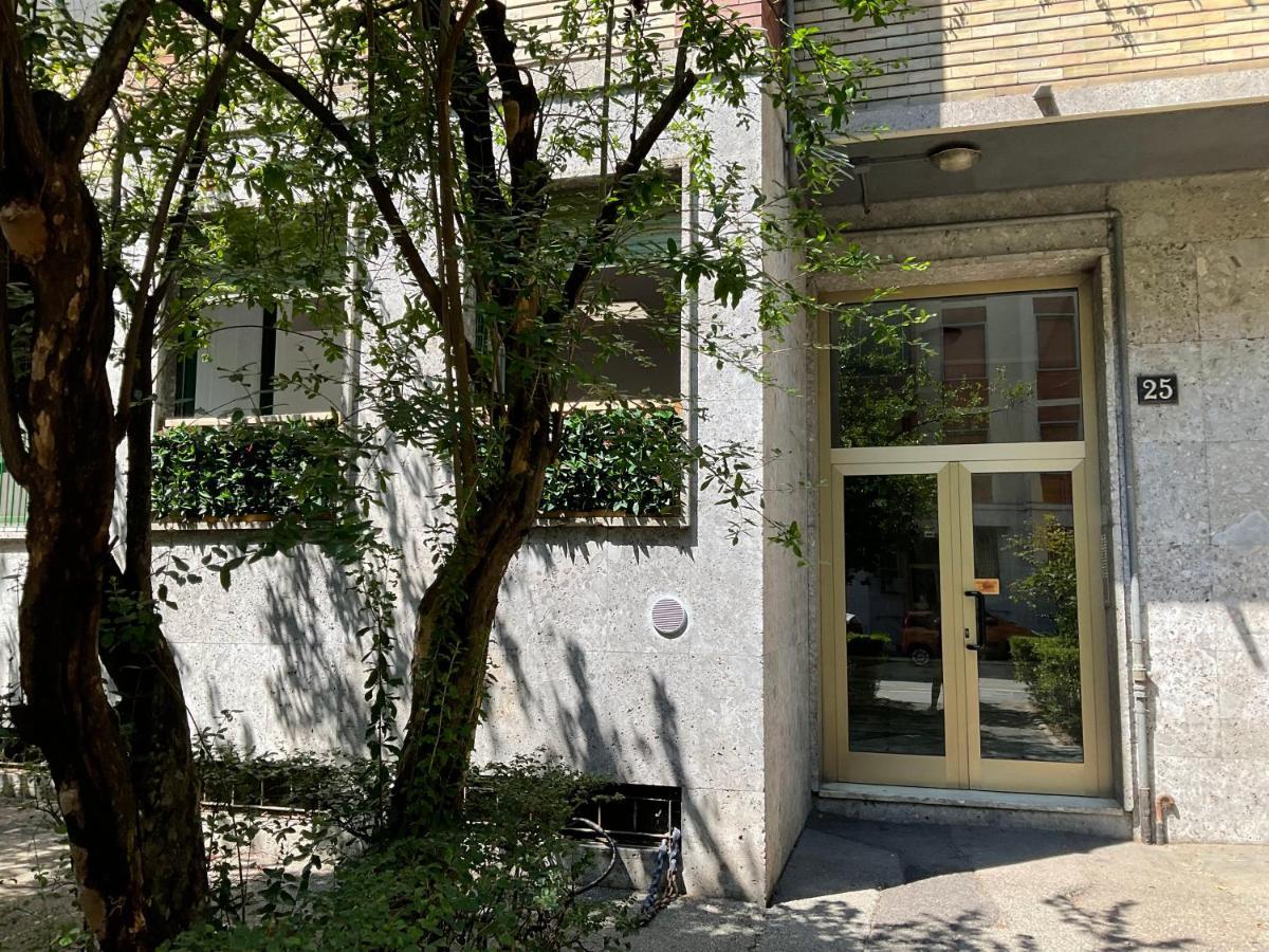 Studio 25 Apartment - Near Metro M3 Milan Bagian luar foto