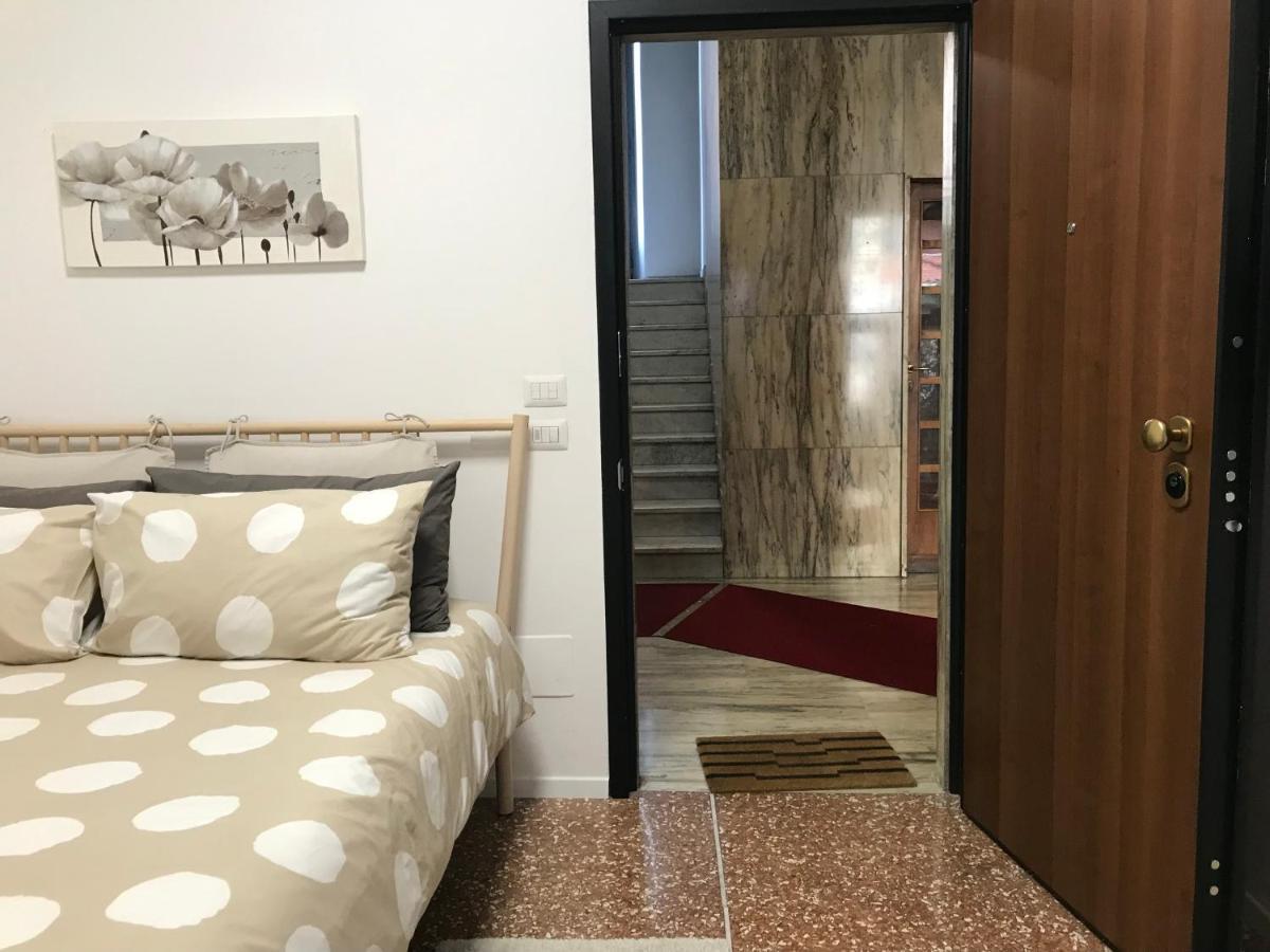 Studio 25 Apartment - Near Metro M3 Milan Bagian luar foto